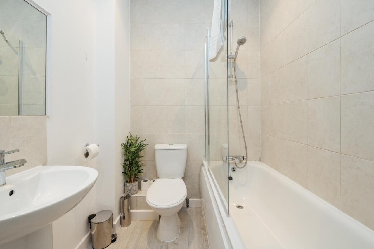 Stunning & Stylish 2 Bed Flat In West London Apartment Exterior foto